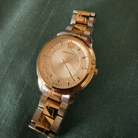 Versace ladies watch two tone gold and silver - Picture 6 of 7
